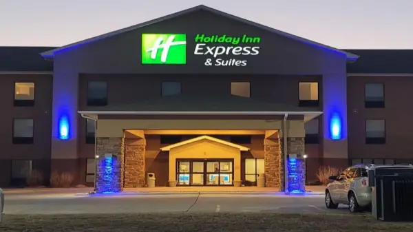 Holiday Inn Express & Suites Junction City 5